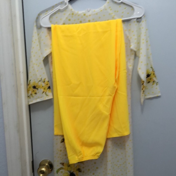 Vietnamese ao dài - Picture 3 of 3